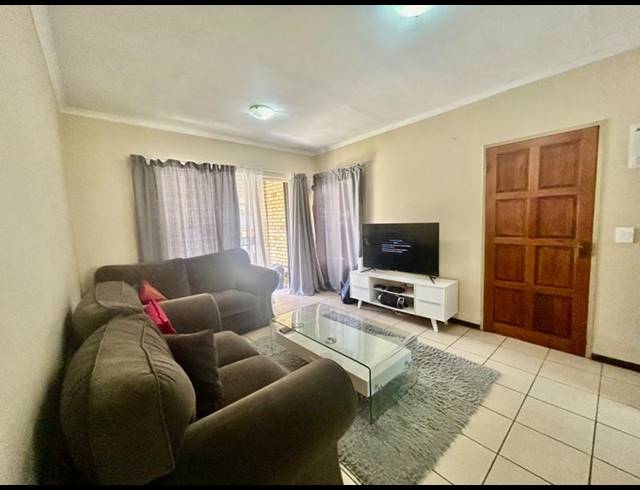 2 BEDROOM APARTMENT FOR SALE IN VANDERBIJLPARK SW 5